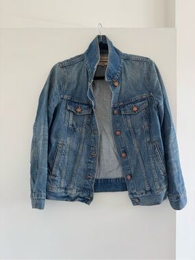 Classic Madewell Blue Denim Jacket - Casual Trucker Style